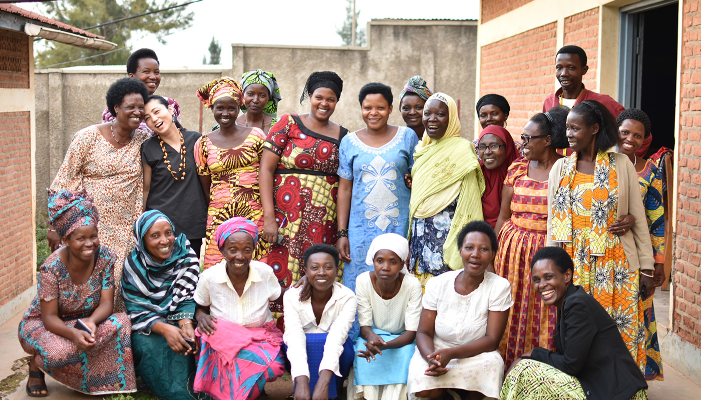 大虐殺を生き延びたルワンダ女性たちが編む、想いのこもったバスケット