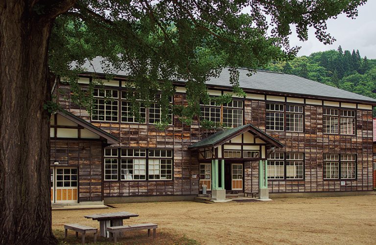 ふるさと納税が小さな村を変えた！木造校舎､再生の物語 | Do well by doing good.jp
