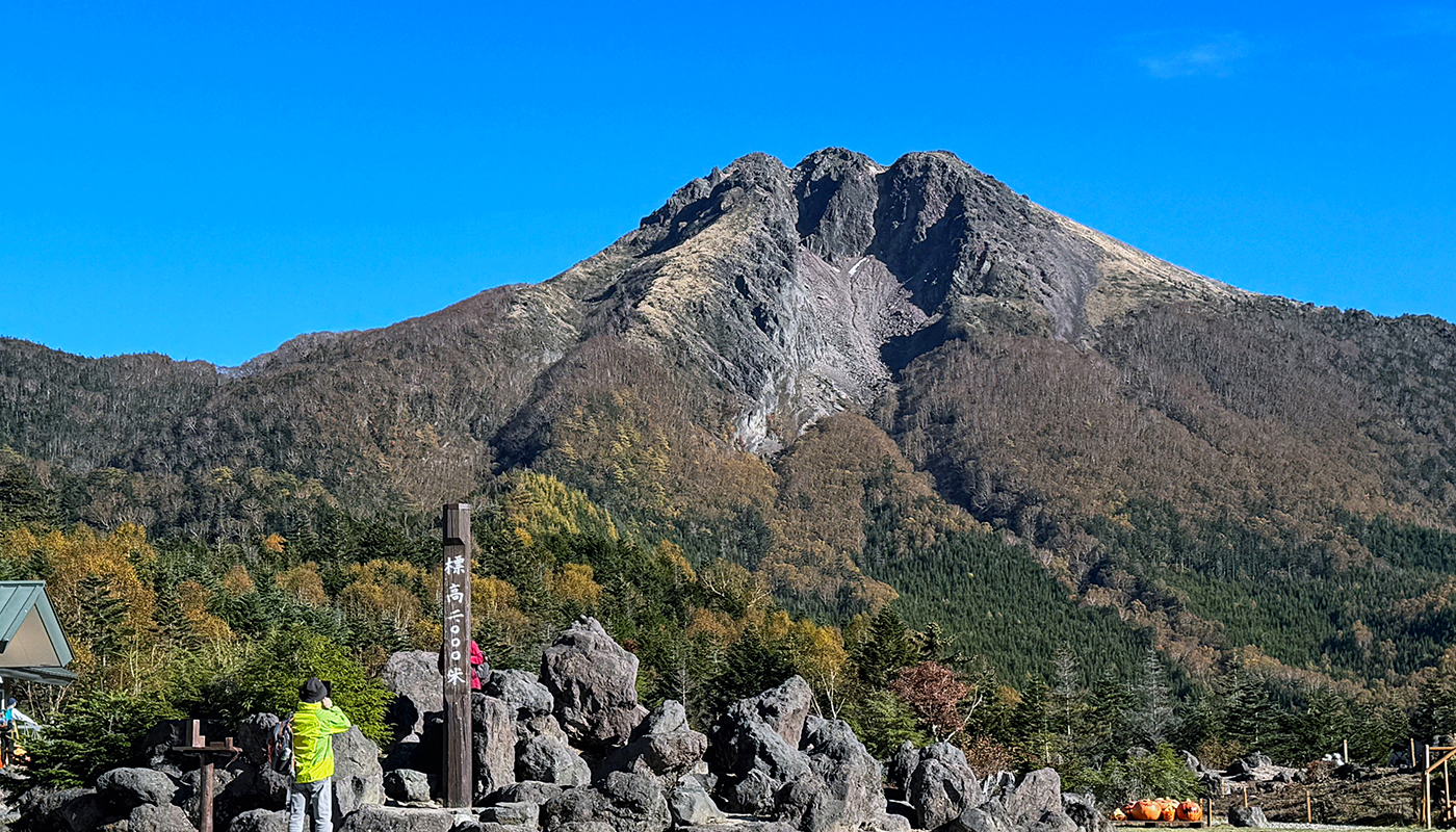 まさに漢字の｢山｣そのもの！｢日光白根山｣で､湖沼､湿原の絶景も楽しむ欲張り登山を