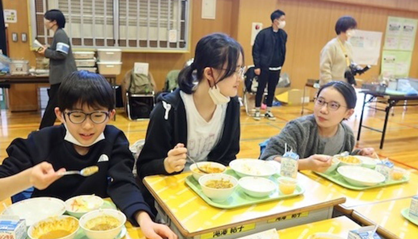 被災地･宮城の｢にしき食品｣と東京の小学校６年生たちがつくったレトルトカレーを、みんなで食べよう!!【後編】