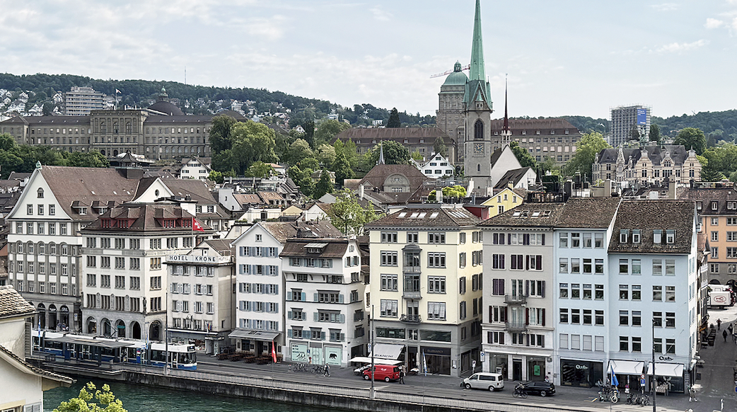 水と緑と中世の建築物にあふれる大都市｢チューリヒ｣で、“スイステナブル”な旅を！