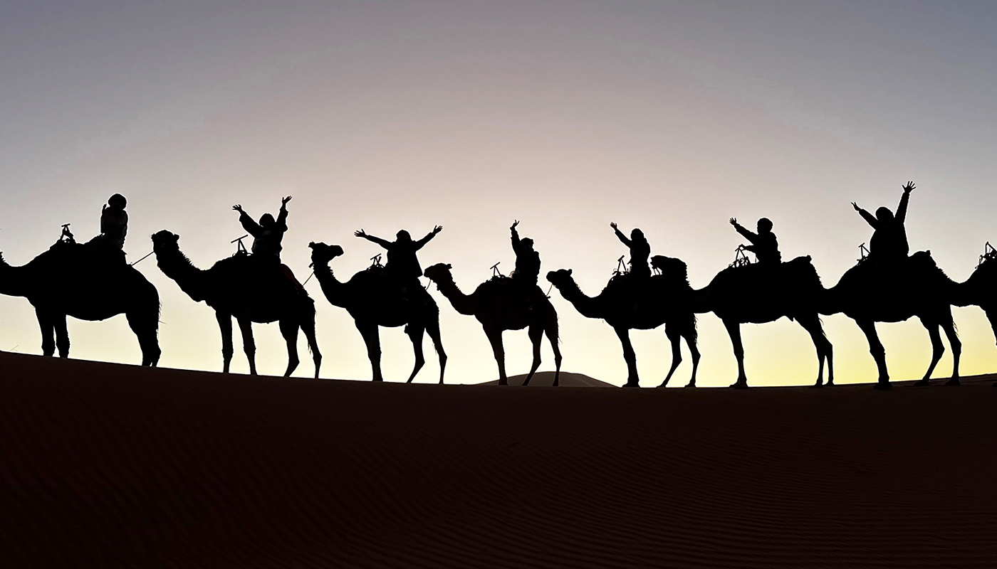 砂漠の民の暮らしに学び、化石をつうじて大地と対話する。サハラ砂漠の荒野で体験する、究極のエコトラベル