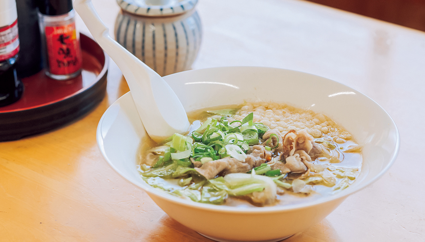 海と暮らす南紀の人びと①すさみ町でレトロなカフェ＆パン屋に｢イノブタラーメン｣をめぐる