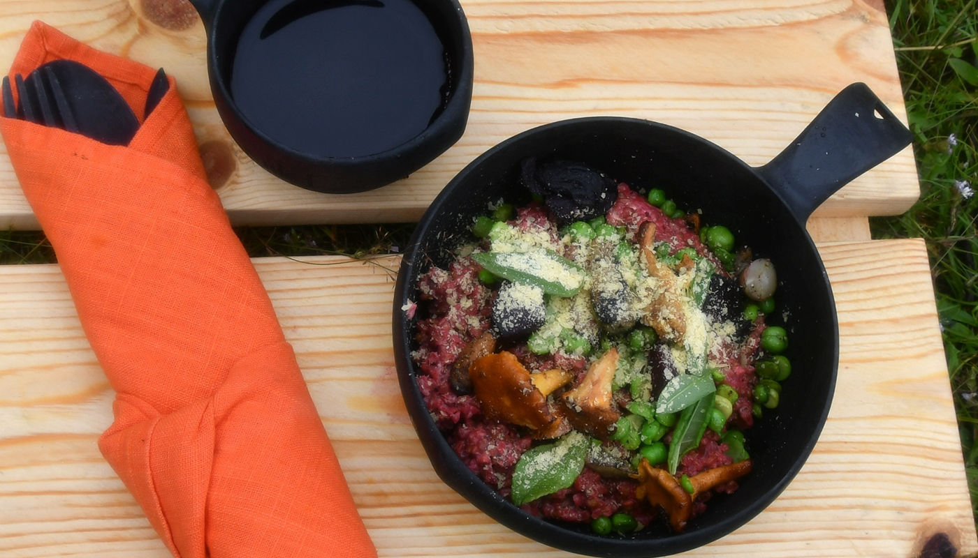 野生の鹿肉＆ベリーを“ごみゼロ”の名店で､キノコ､ハーブ､オーガニック野菜を焚き火で！　幸せの国フィンランドの豊かすぎる食