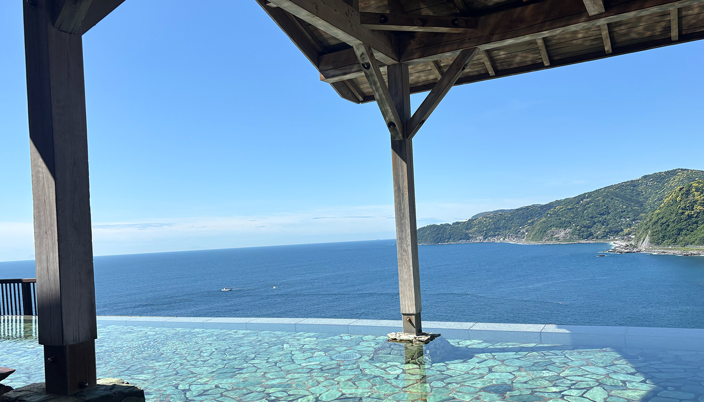 相模湾を一望する絶景露天と海の幸でフルチャージ！「プレジャーリゾート 伊豆赤沢温泉」で叶う、極上のウェルネスステイ